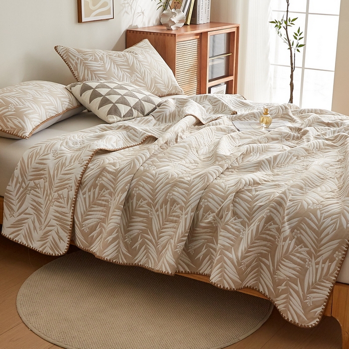 91家纺网 家纺一手货源 找家纺 梦镜家纺 2025新款A类针织双层纱盖毯毯子 细叶-浅咖色