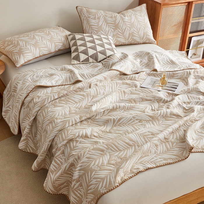 91家纺网 家纺一手货源 找家纺 梦镜家纺 2025新款A类针织双层纱盖毯毯子 细叶-浅咖色