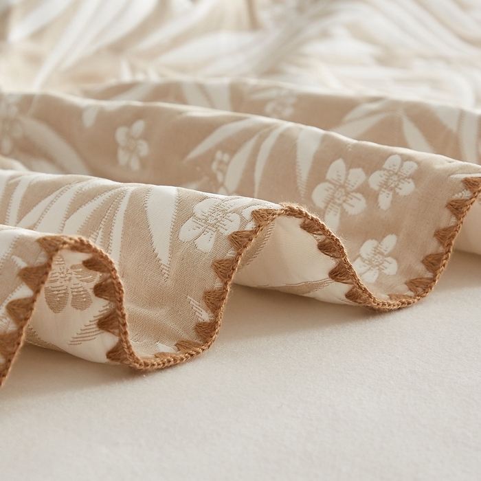 91家纺网 家纺一手货源 找家纺 梦镜家纺 2025新款A类针织双层纱盖毯毯子 细叶-浅咖色