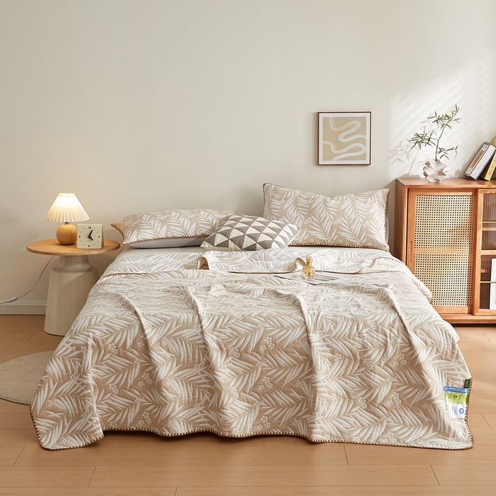 91家纺网 家纺一手货源 找家纺 梦镜家纺 2025新款A类针织双层纱盖毯毯子 细叶-浅咖色