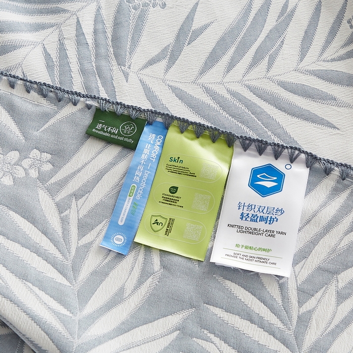 91家纺网 家纺一手货源 找家纺 梦镜家纺 2025新款A类针织双层纱盖毯毯子 细叶-浅蓝灰