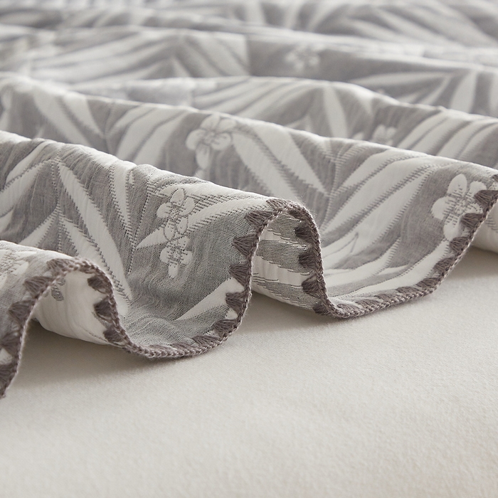 91家纺网 家纺一手货源 找家纺 梦镜家纺 2025新款A类针织双层纱盖毯毯子 细叶-雅致灰