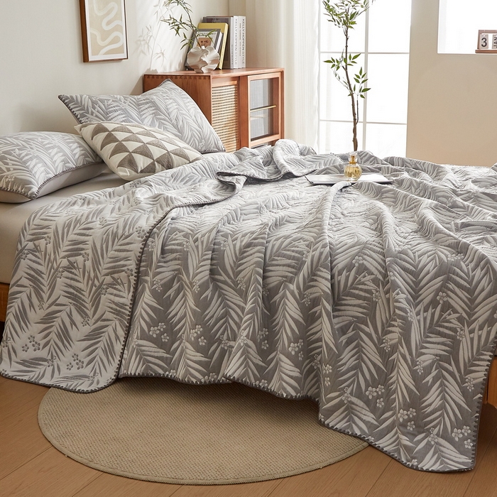 91家纺网 家纺一手货源 找家纺 梦镜家纺 2025新款A类针织双层纱盖毯毯子 细叶-雅致灰