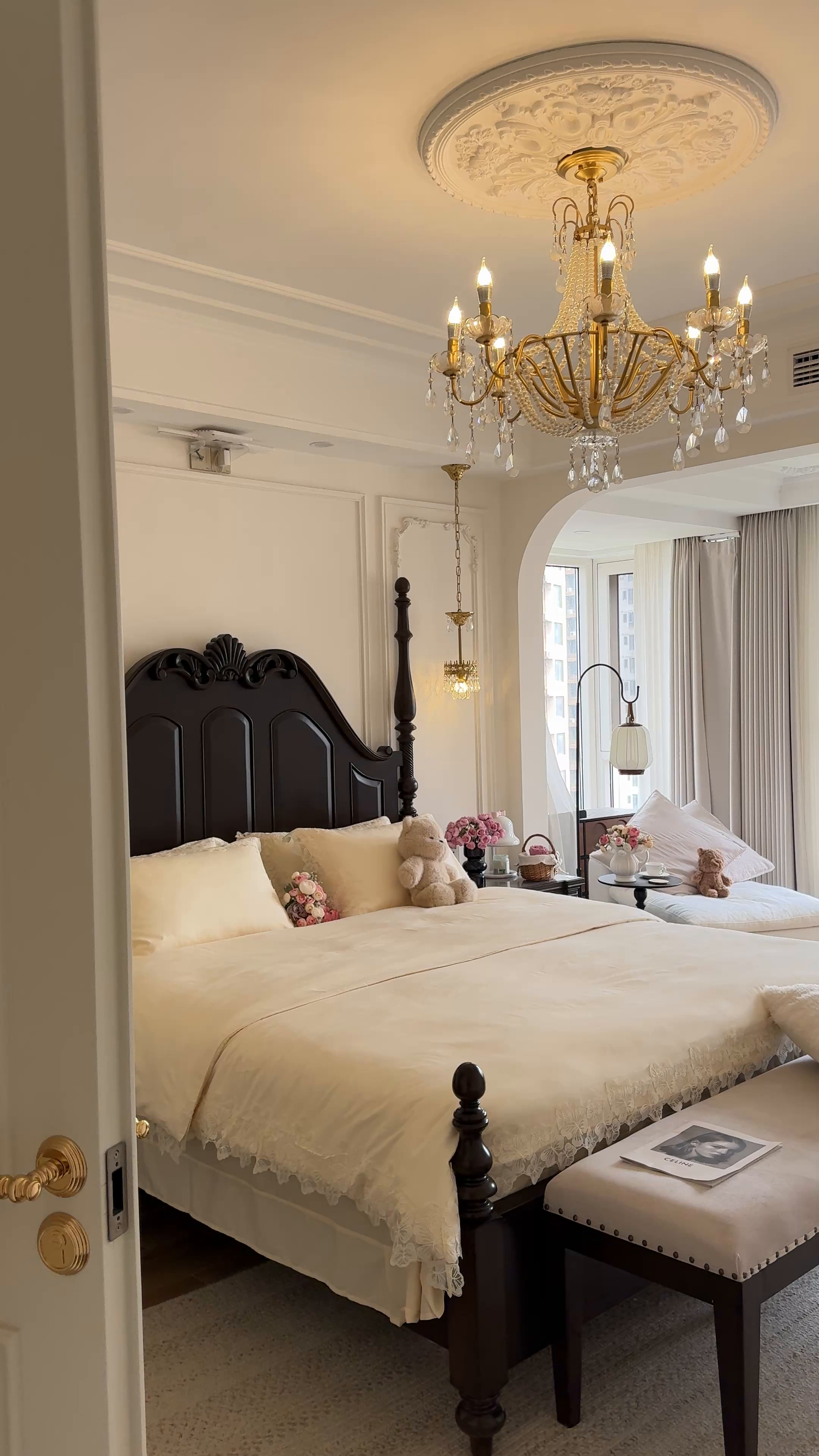 91家纺网 家纺一手货源 找家纺 秀色家纺 2025新款法式田园轻奢蕾丝荷叶边被套贡缎全棉四件套纯棉公主风高级床品（轻奢风） 星光蝴蝶-奶昔白