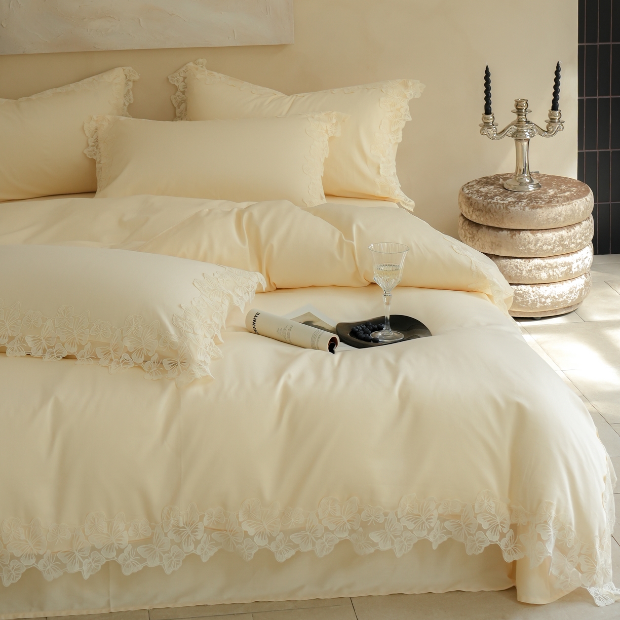 91家纺网 家纺一手货源 找家纺 秀色家纺 2025新款法式田园轻奢蕾丝荷叶边被套贡缎全棉四件套纯棉公主风高级床品（轻奢风） 星光蝴蝶-奶昔白