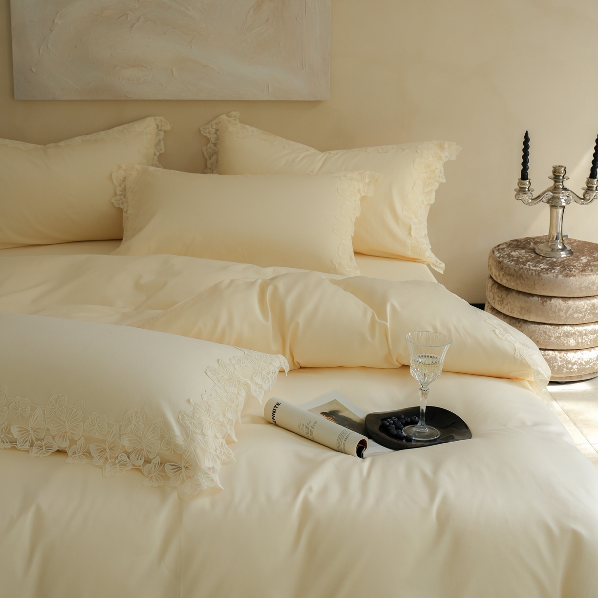 91家纺网 家纺一手货源 找家纺 秀色家纺 2025新款法式田园轻奢蕾丝荷叶边被套贡缎全棉四件套纯棉公主风高级床品（轻奢风） 星光蝴蝶-奶昔白