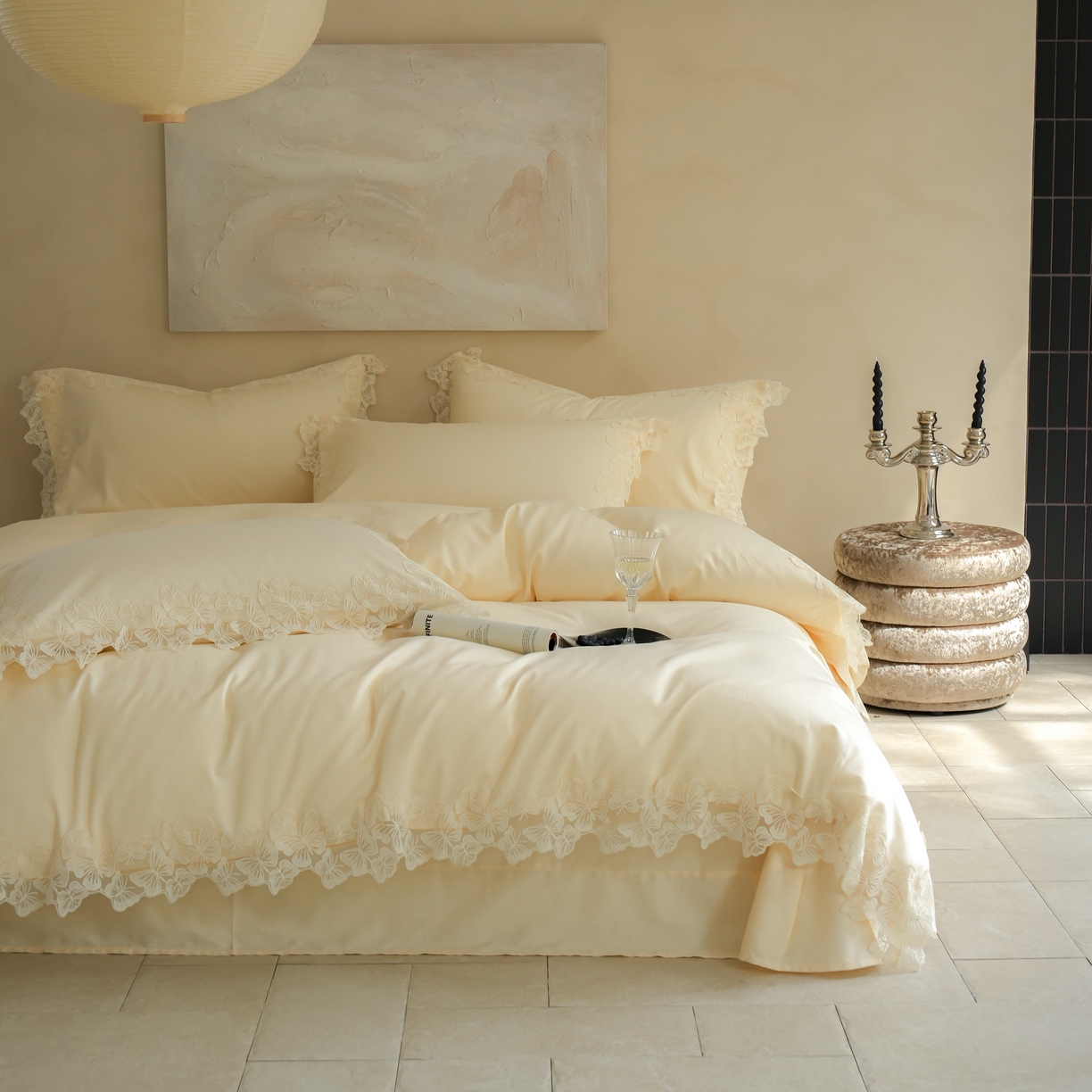 91家纺网 家纺一手货源 找家纺 秀色家纺 2025新款法式田园轻奢蕾丝荷叶边被套贡缎全棉四件套纯棉公主风高级床品（轻奢风） 星光蝴蝶-奶昔白