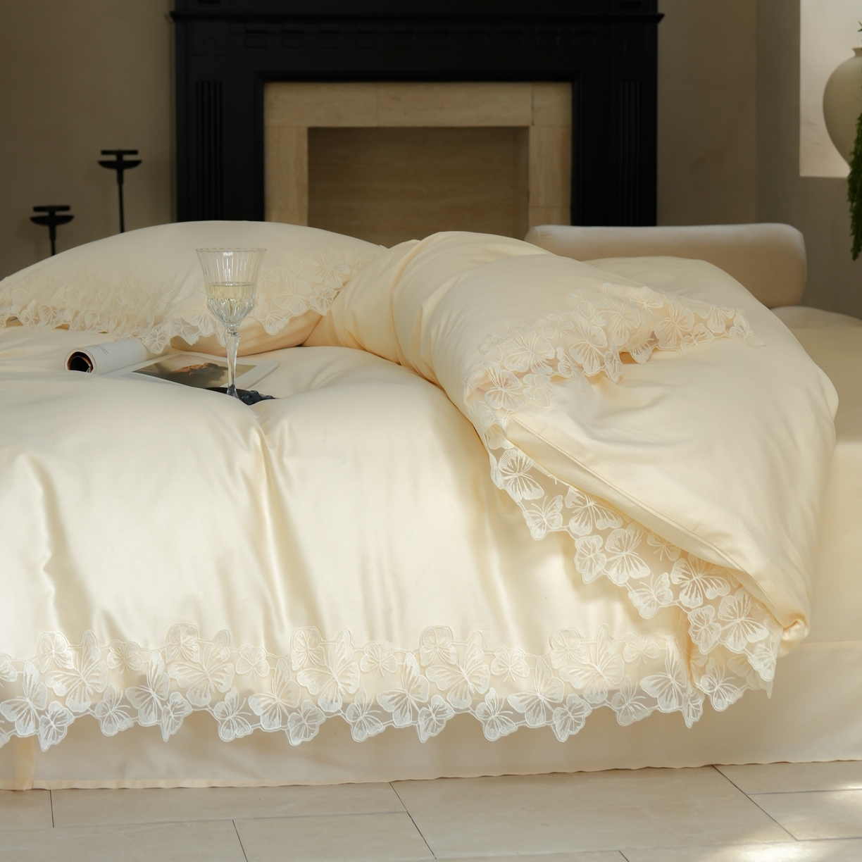 91家纺网 家纺一手货源 找家纺 秀色家纺 2025新款法式田园轻奢蕾丝荷叶边被套贡缎全棉四件套纯棉公主风高级床品（轻奢风） 星光蝴蝶-奶昔白