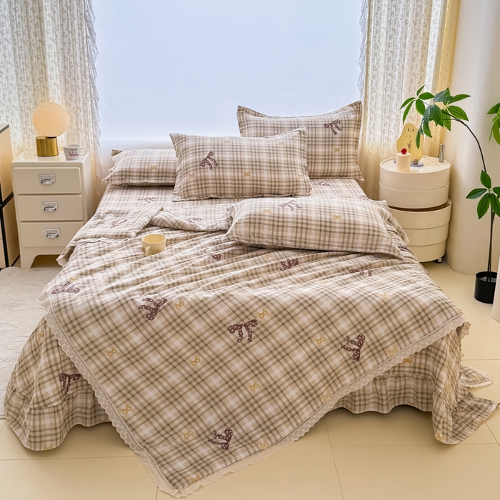 91家纺网 家纺一手货源 找家纺 梦可莱家居 2025夏季新款木棉夏被镂空花边床盖四件套 格子蝴蝶