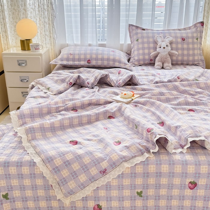 91家纺网 家纺一手货源 找家纺 梦可莱家居 2025夏季新款木棉夏被镂空花边床盖四件套 草莓