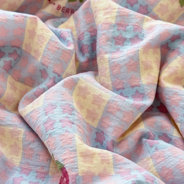 91家纺网 家纺一手货源 找家纺 梦可莱家居 2025夏季新款木棉夏被镂空花边床盖四件套 草莓