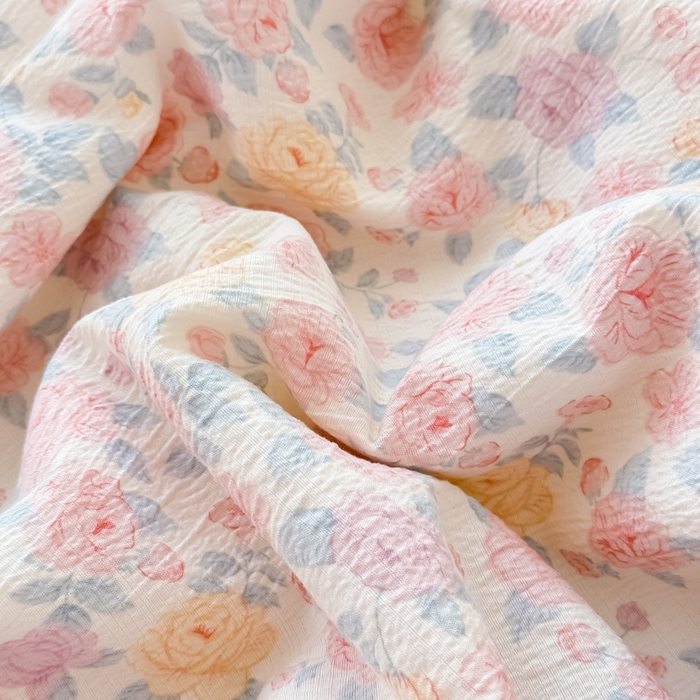 91家纺网 家纺一手货源 找家纺 梦可莱家居 2025夏季新款木棉夏被镂空花边床盖四件套 粉色妆容