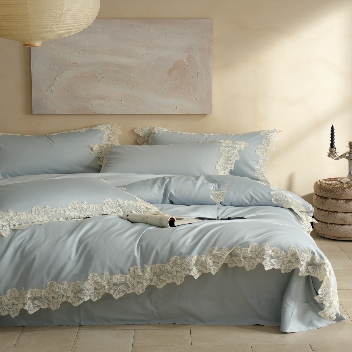 91家纺网 家纺一手货源 找家纺 秀色家纺 2025新款法式田园轻奢蕾丝荷叶边被套贡缎全棉四件套纯棉公主风高级床品（轻奢风） 星光蝴蝶-远山蓝