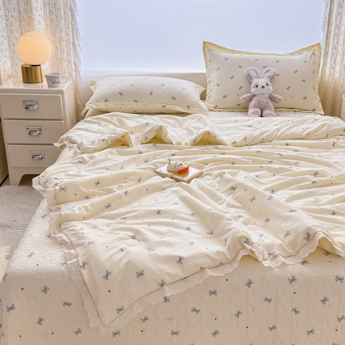 91家纺网 家纺一手货源 找家纺 梦可莱家居 2025夏季新款木棉夏被镂空花边床盖四件套 蝴蝶兰