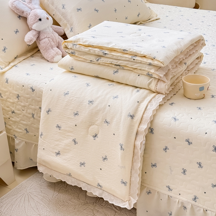 91家纺网 家纺一手货源 找家纺 梦可莱家居 2025夏季新款木棉夏被镂空花边床盖四件套 蝴蝶兰