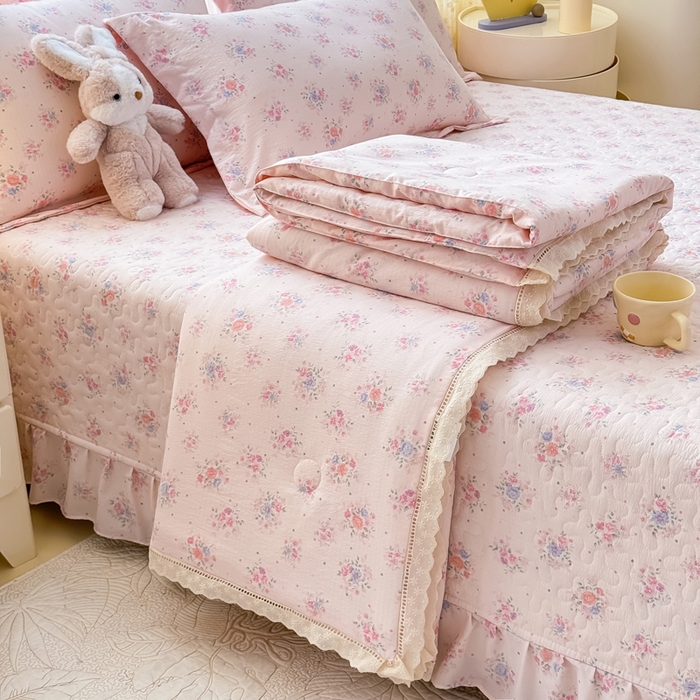 91家纺网 家纺一手货源 找家纺 梦可莱家居 2025夏季新款木棉夏被镂空花边床盖四件套 花语