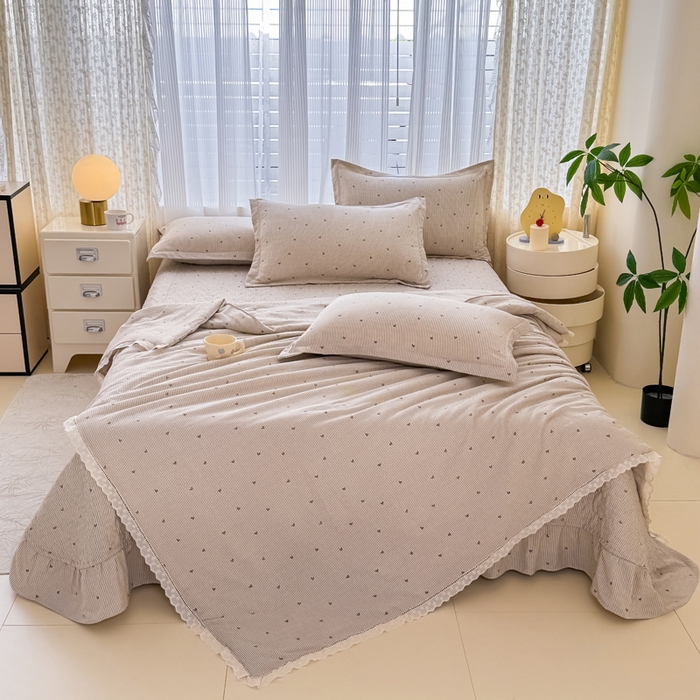 91家纺网 家纺一手货源 找家纺 梦可莱家居 2025夏季新款木棉夏被镂空花边床盖四件套 卡心艺术