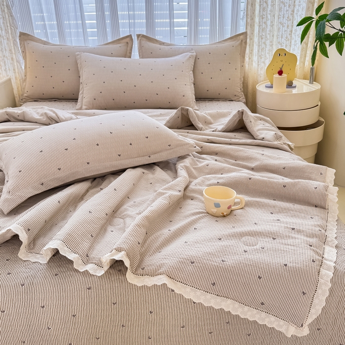 91家纺网 家纺一手货源 找家纺 梦可莱家居 2025夏季新款木棉夏被镂空花边床盖四件套 卡心艺术