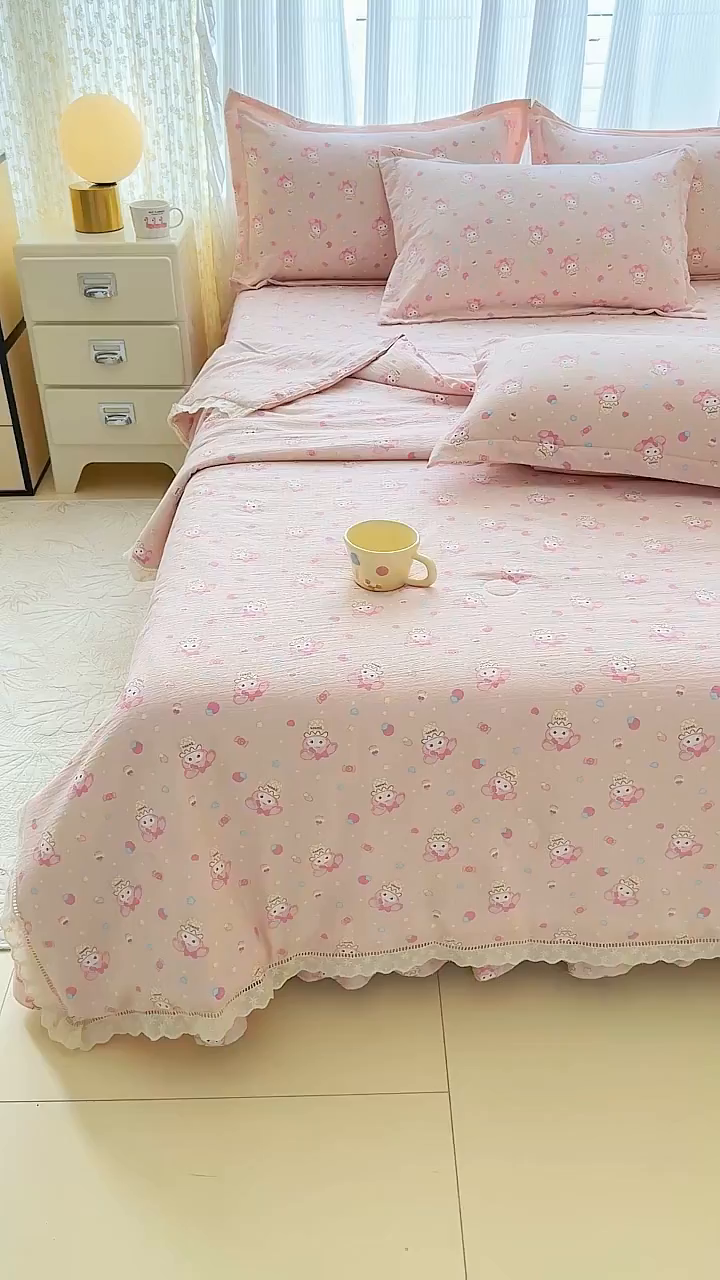 91家纺网 家纺一手货源 找家纺 梦可莱家居 2025夏季新款木棉夏被镂空花边床盖四件套 可爱猫
