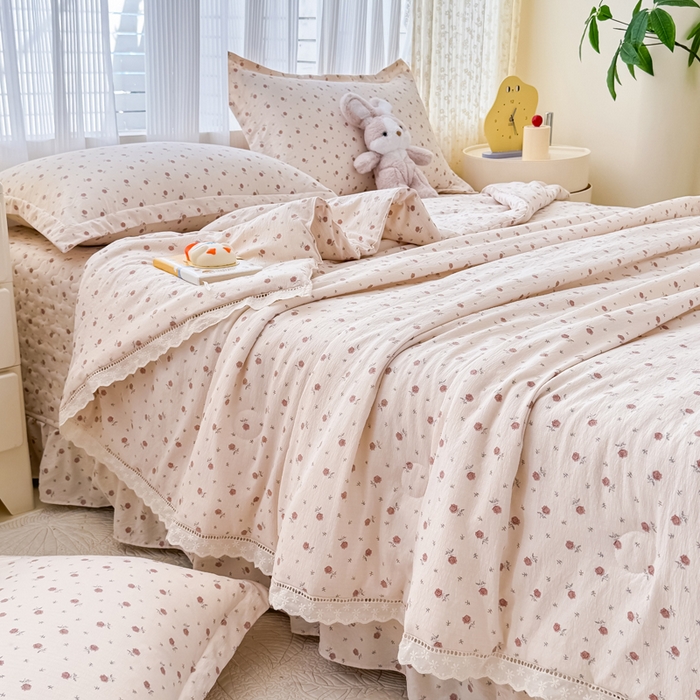 91家纺网 家纺一手货源 找家纺 梦可莱家居 2025夏季新款木棉夏被镂空花边床盖四件套 玫瑰卡