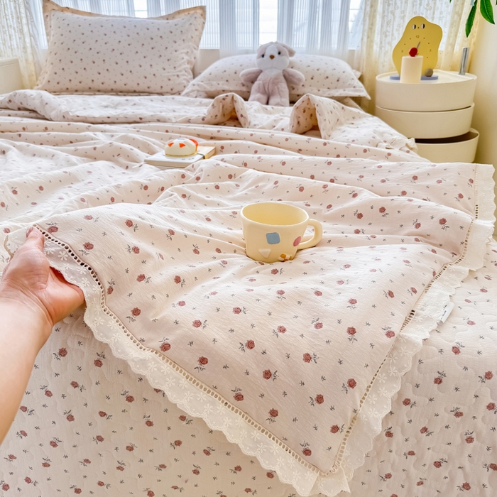 梦可莱家居 2025夏季新款木棉夏被镂空花边床盖四件套 玫瑰卡
