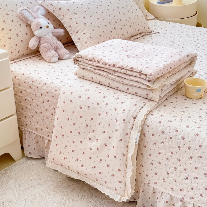 91家纺网 家纺一手货源 找家纺 梦可莱家居 2025夏季新款木棉夏被镂空花边床盖四件套 玫瑰卡