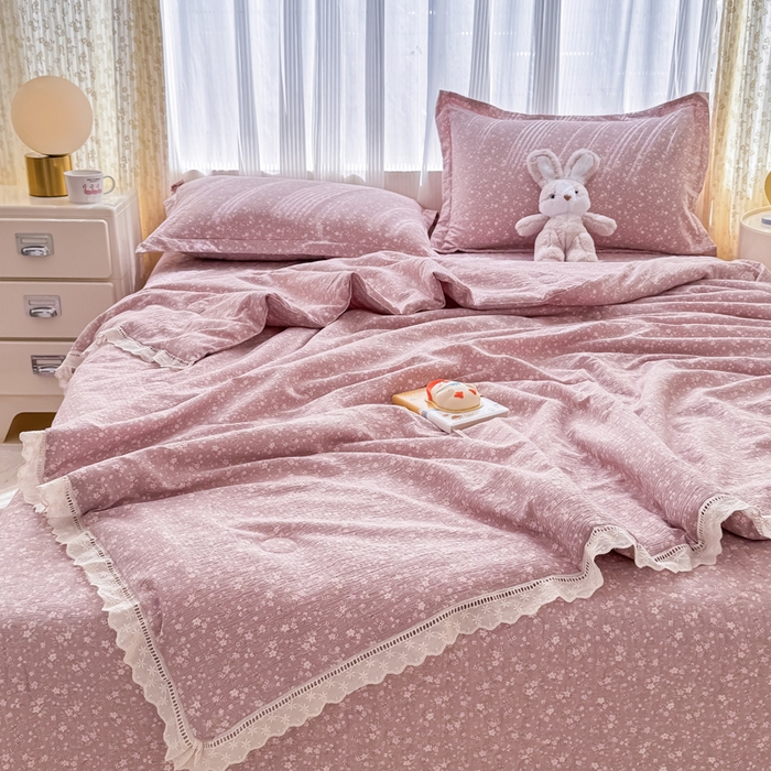 91家纺网 家纺一手货源 找家纺 梦可莱家居 2025夏季新款木棉夏被镂空花边床盖四件套 紫金花
