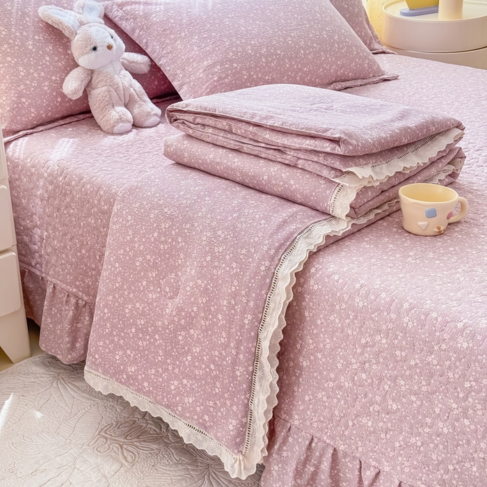 91家纺网 家纺一手货源 找家纺 梦可莱家居 2025夏季新款木棉夏被镂空花边床盖四件套 紫金花