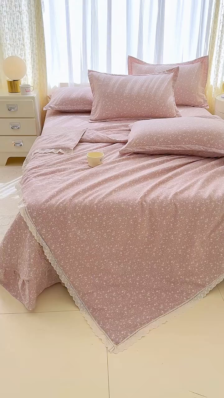 91家纺网 家纺一手货源 找家纺 梦可莱家居 2025夏季新款木棉夏被镂空花边床盖四件套 紫金花