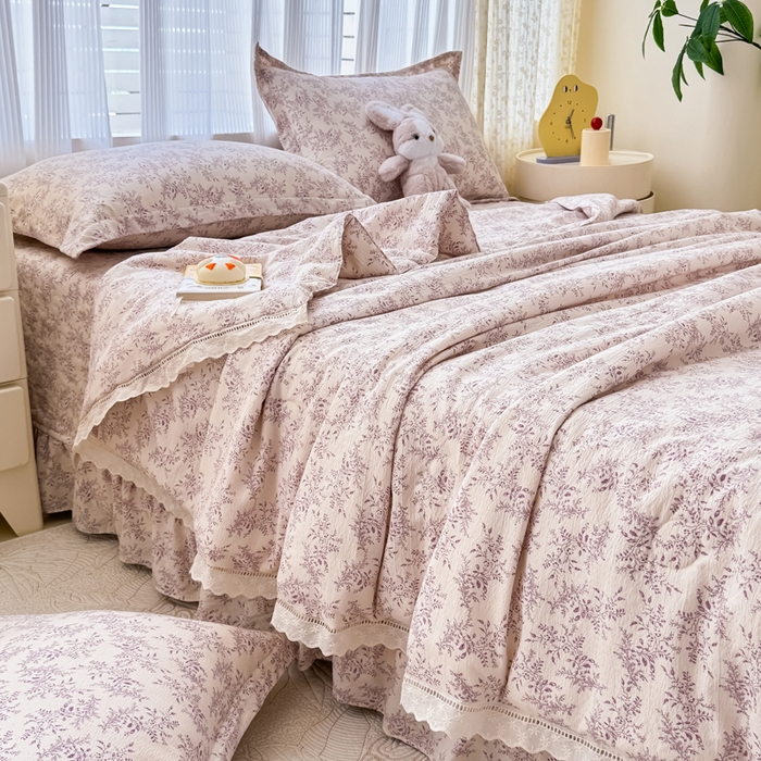 91家纺网 家纺一手货源 找家纺 梦可莱家居 2025夏季新款木棉夏被镂空花边床盖四件套 紫荆