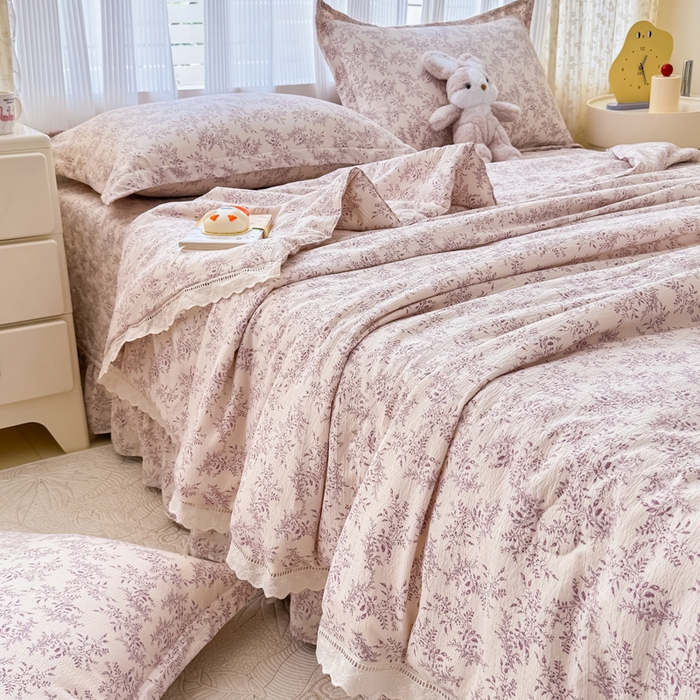 91家纺网 家纺一手货源 找家纺 梦可莱家居 2025夏季新款木棉夏被镂空花边床盖四件套 紫荆
