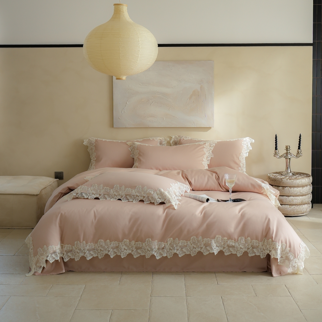 91家纺网 家纺一手货源 找家纺 秀色家纺 2025新款法式田园轻奢蕾丝荷叶边被套贡缎全棉四件套纯棉公主风高级床品（轻奢风） 星光蝴蝶-茱萸粉