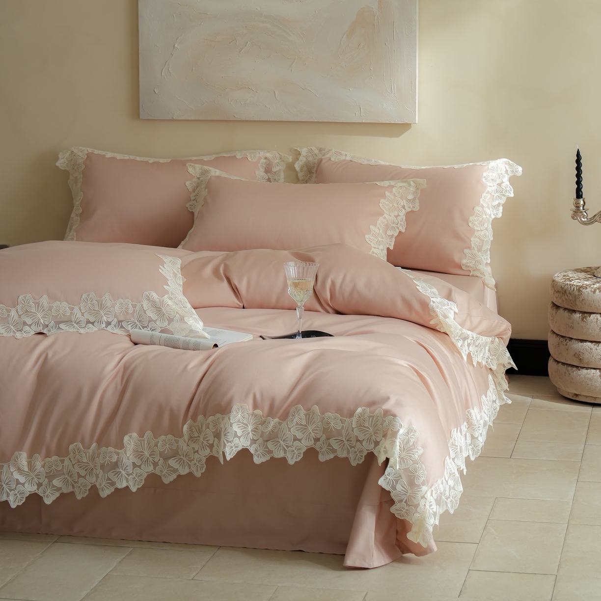 91家纺网 家纺一手货源 找家纺 秀色家纺 2025新款法式田园轻奢蕾丝荷叶边被套贡缎全棉四件套纯棉公主风高级床品（轻奢风） 星光蝴蝶-茱萸粉