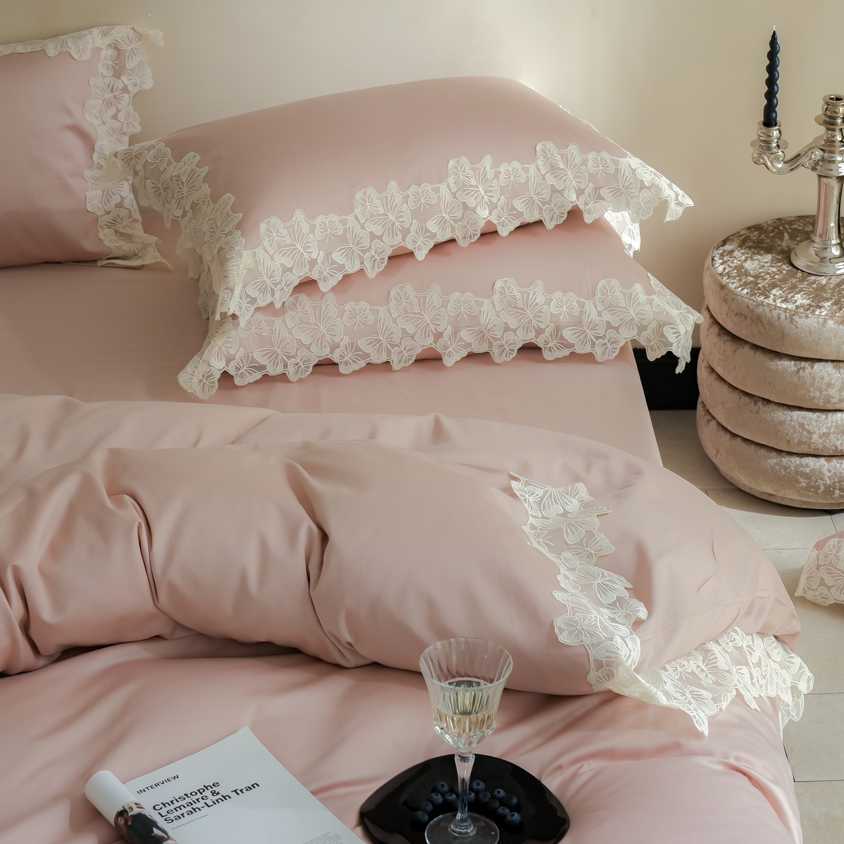 91家纺网 家纺一手货源 找家纺 秀色家纺 2025新款法式田园轻奢蕾丝荷叶边被套贡缎全棉四件套纯棉公主风高级床品（轻奢风） 星光蝴蝶-茱萸粉