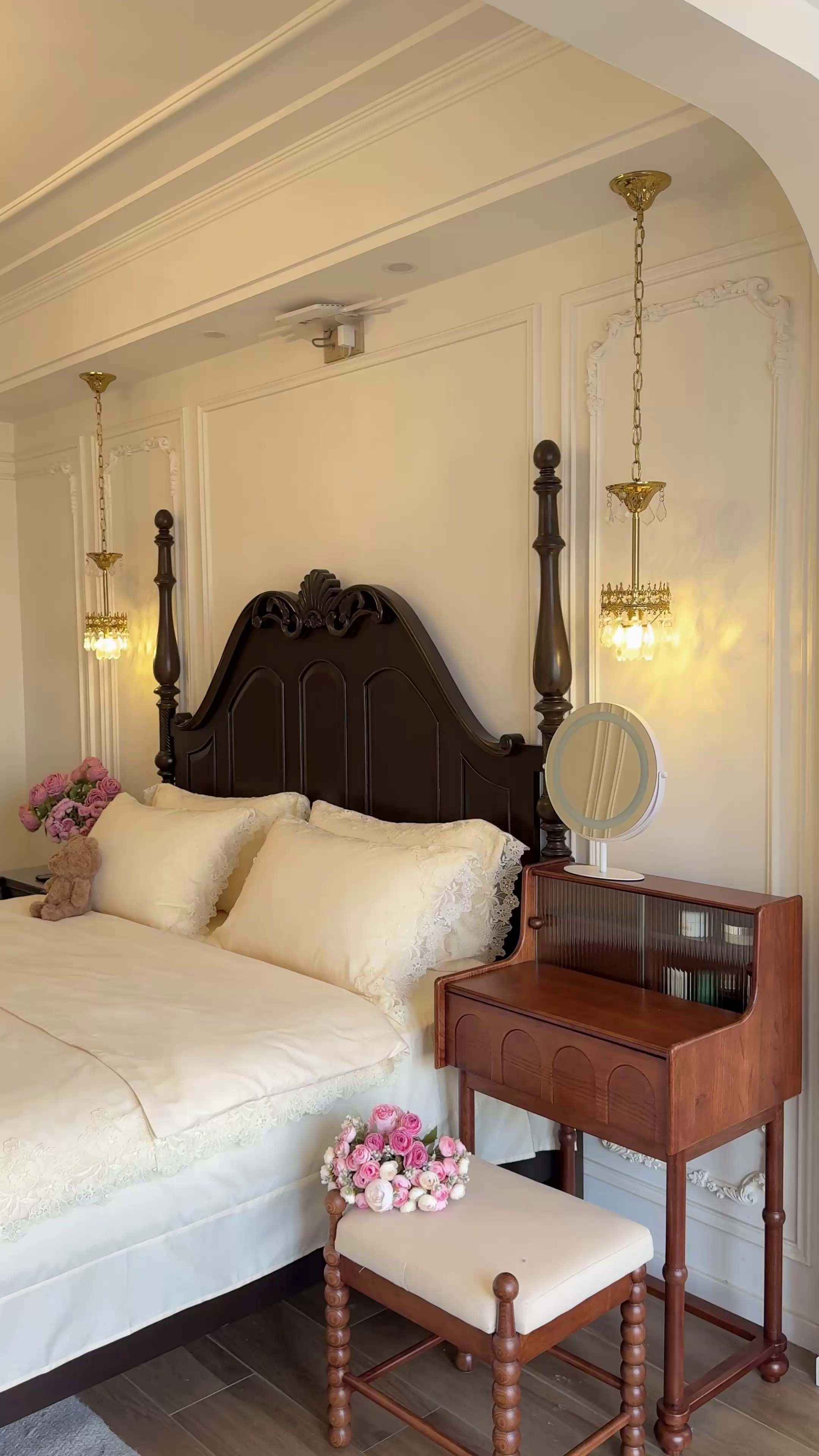 91家纺网 家纺一手货源 找家纺 秀色家纺 2025新款法式田园轻奢蕾丝荷叶边被套贡缎全棉四件套纯棉公主风高级床品（轻奢风） 星光蝴蝶-茱萸粉