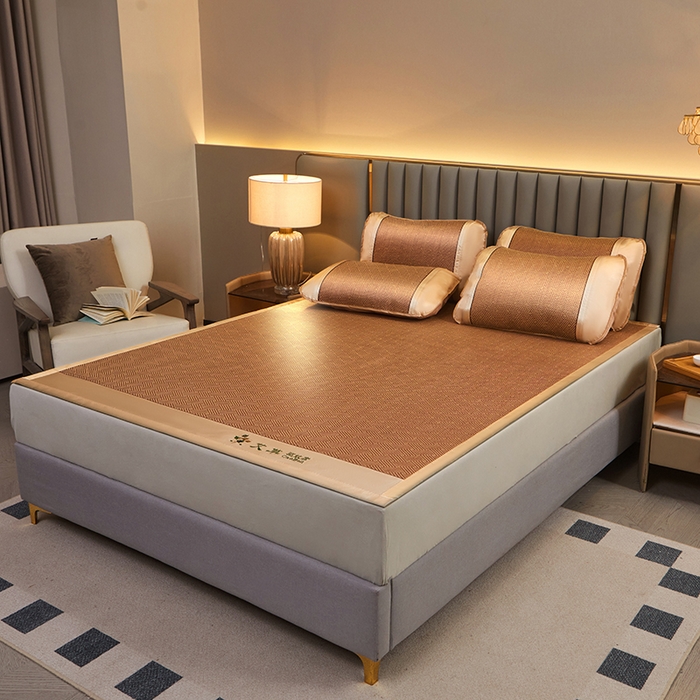 91家纺网 家纺一手货源 找家纺 （总）眠多宝 2025新款艾草单面古藤宽边绣花冰丝席凉席