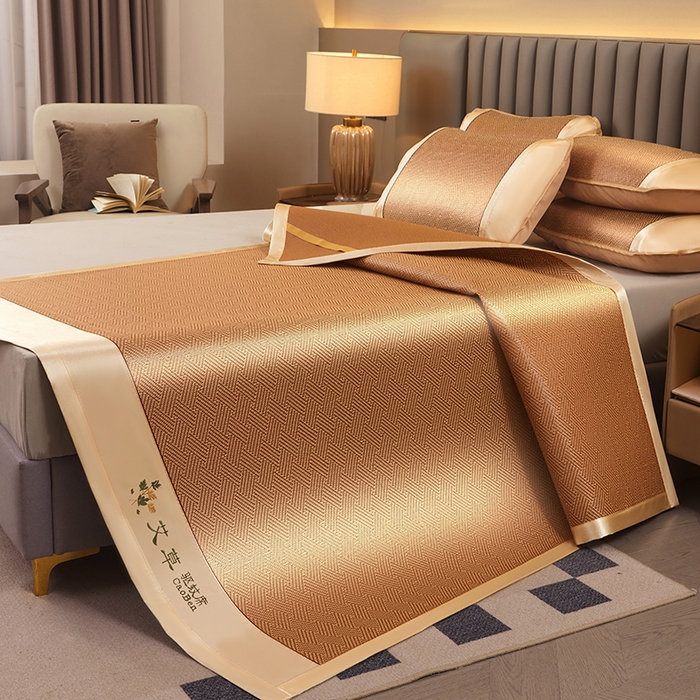 91家纺网 家纺一手货源 找家纺 （总）眠多宝 2025新款艾草单面古藤宽边绣花冰丝席凉席