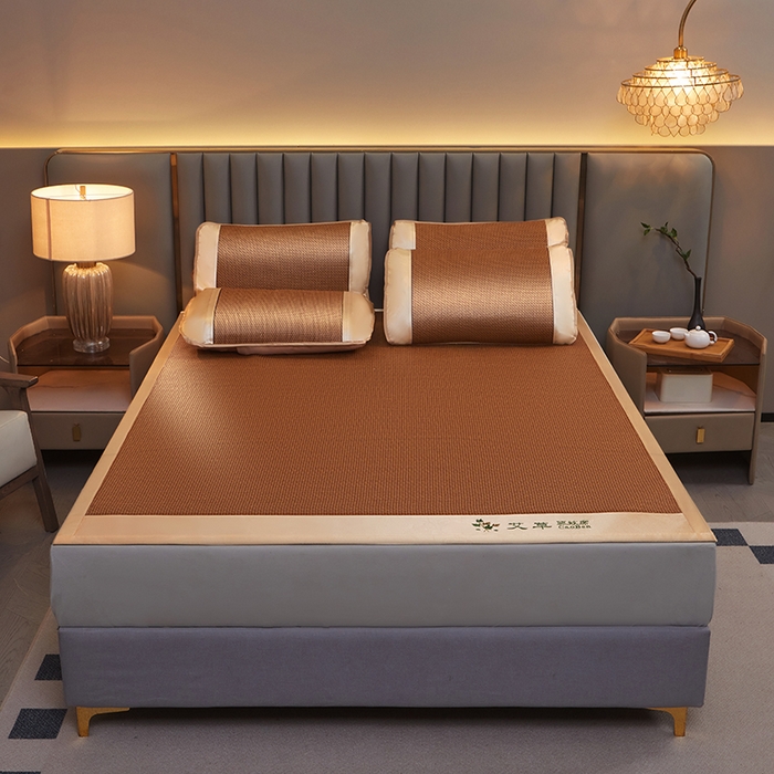 91家纺网 家纺一手货源 找家纺 眠多宝 2025新款艾草单面古藤宽边绣花冰丝席凉席 步步高