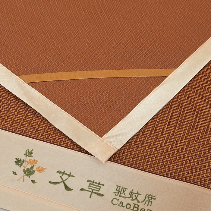 91家纺网 家纺一手货源 找家纺 眠多宝 2025新款艾草单面古藤宽边绣花冰丝席凉席 步步高