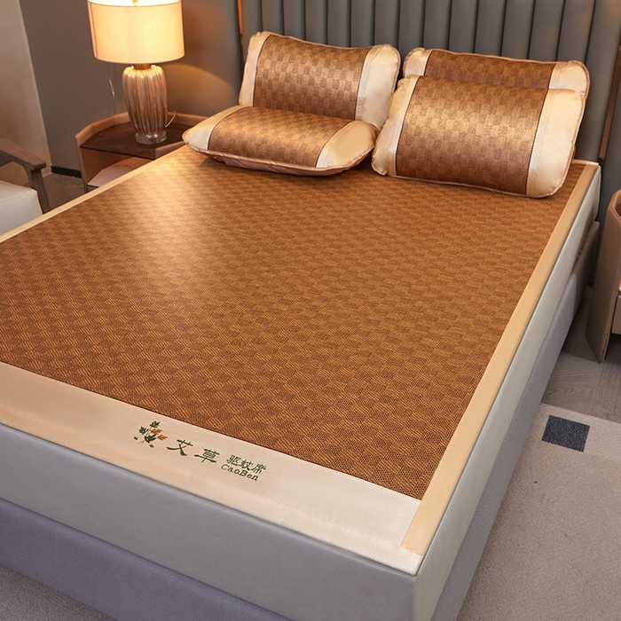 91家纺网 家纺一手货源 找家纺 眠多宝 2025新款艾草单面古藤宽边绣花冰丝席凉席 经典格