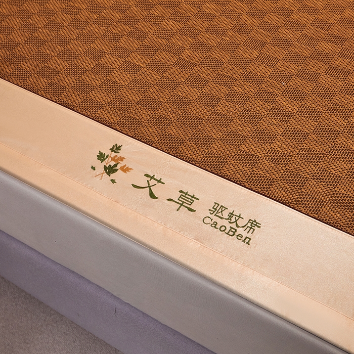 91家纺网 家纺一手货源 找家纺 眠多宝 2025新款艾草单面古藤宽边绣花冰丝席凉席 经典格