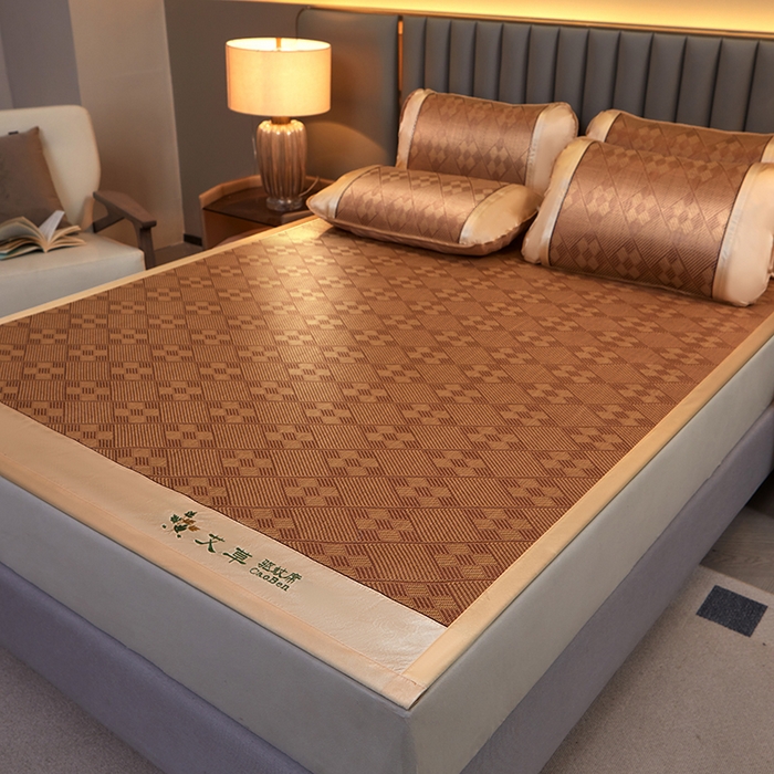 91家纺网 家纺一手货源 找家纺 眠多宝 2025新款艾草单面古藤宽边绣花冰丝席凉席 九宫格