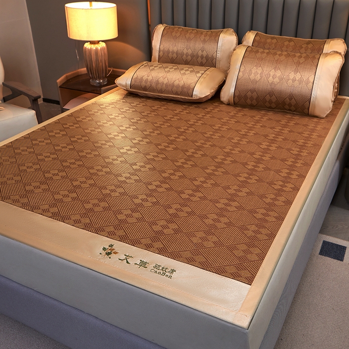 91家纺网 家纺一手货源 找家纺 眠多宝 2025新款艾草单面古藤宽边绣花冰丝席凉席 九宫格