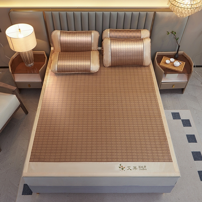 91家纺网 家纺一手货源 找家纺 眠多宝 2025新款艾草单面古藤宽边绣花冰丝席凉席 罗马格