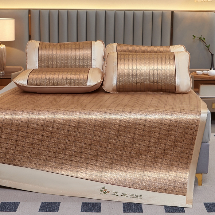 91家纺网 家纺一手货源 找家纺 眠多宝 2025新款艾草单面古藤宽边绣花冰丝席凉席 罗马格