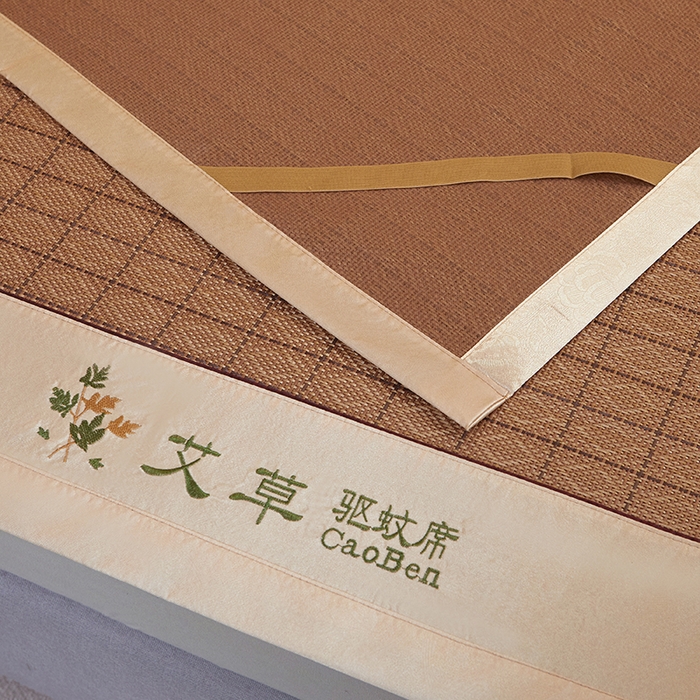 91家纺网 家纺一手货源 找家纺 眠多宝 2025新款艾草单面古藤宽边绣花冰丝席凉席 罗马格