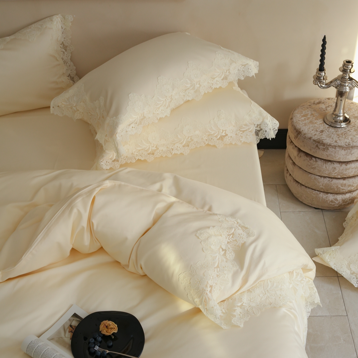 91家纺网 家纺一手货源 找家纺 秀色家纺 2025新款法式田园轻奢蕾丝荷叶边被套贡缎全棉四件套纯棉公主风高级床品（轻奢风） 白云山茶-奶昔白