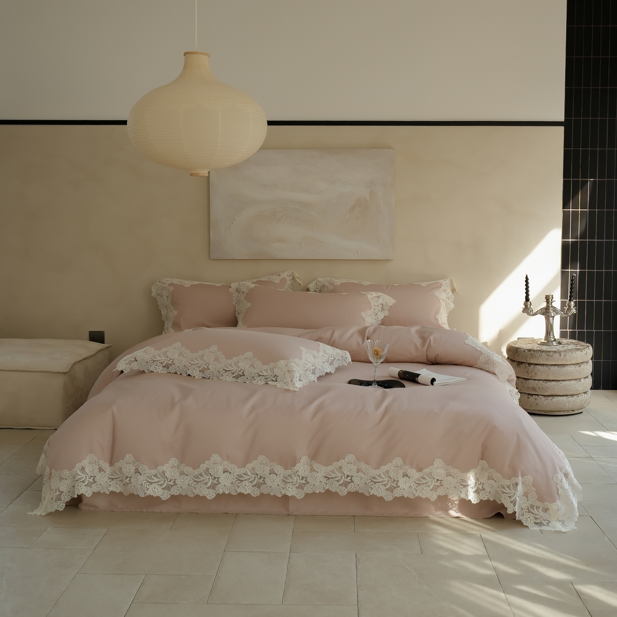 91家纺网 家纺一手货源 找家纺 秀色家纺 2025新款法式田园轻奢蕾丝荷叶边被套贡缎全棉四件套纯棉公主风高级床品（轻奢风） 白云山茶-茱萸粉