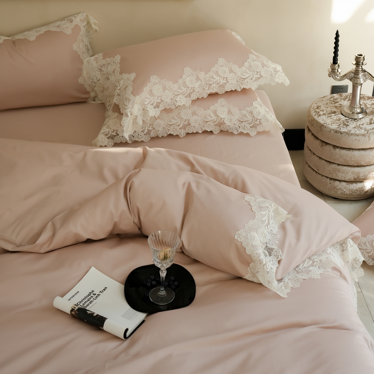 91家纺网 家纺一手货源 找家纺 秀色家纺 2025新款法式田园轻奢蕾丝荷叶边被套贡缎全棉四件套纯棉公主风高级床品（轻奢风） 白云山茶-茱萸粉