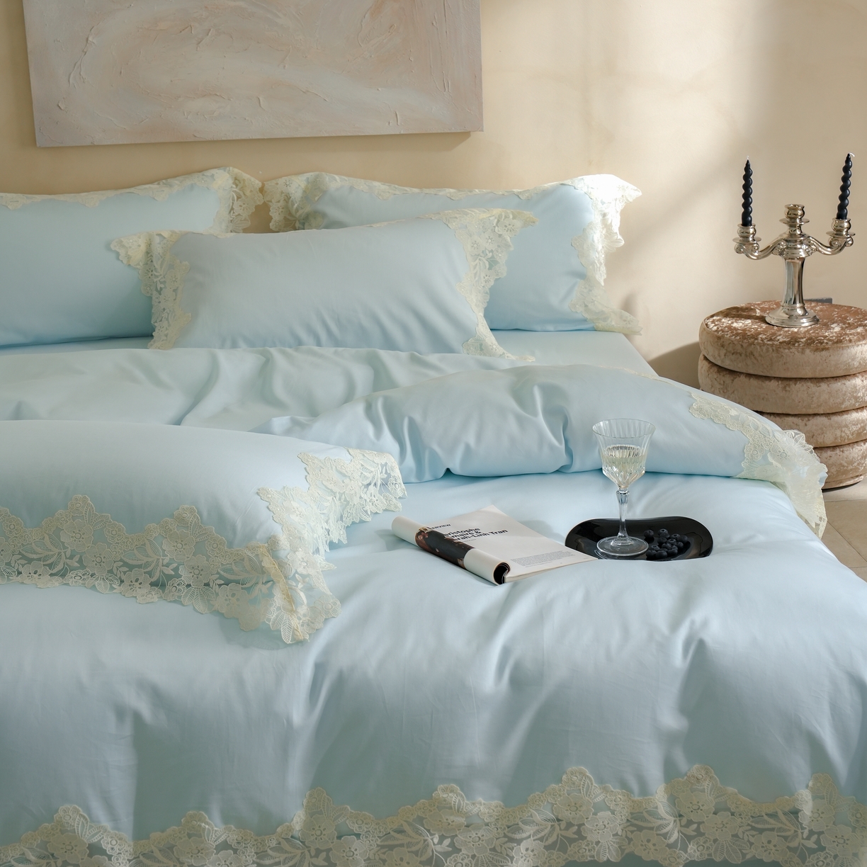 91家纺网 家纺一手货源 找家纺 秀色家纺 2025新款法式田园轻奢蕾丝荷叶边被套贡缎全棉四件套纯棉公主风高级床品（轻奢风） 白云山茶-远山蓝